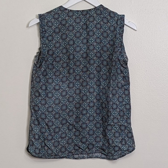 J. Crew Blue Geometric Ruffled 100% Silk Sleeveless Blouse Size 0 - Picture 7 of 8